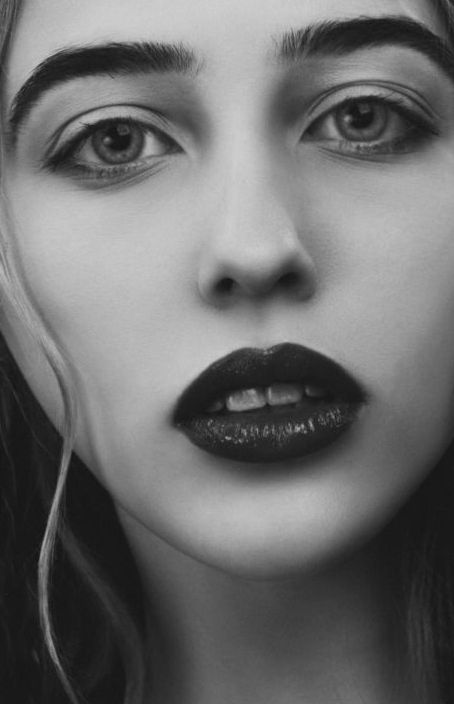 Close-up makeup look